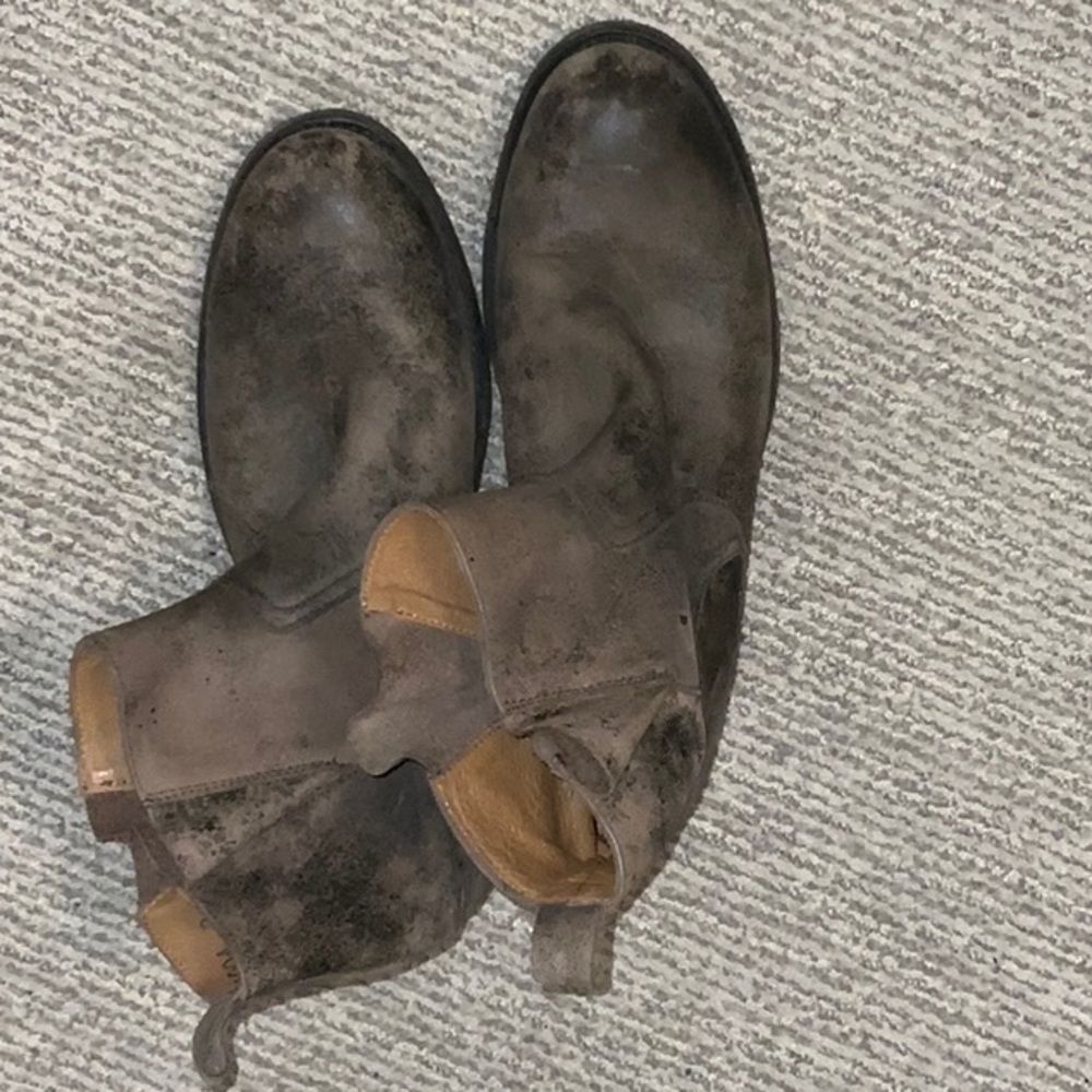 Nice boots soft leather, barely worn